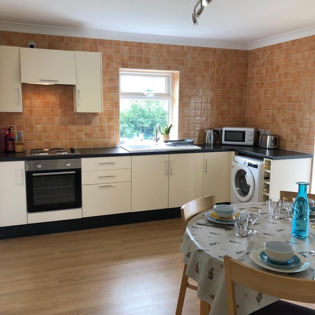 The Annexe - Spacious 2 Bedroom Detached Cottage Cardigan Exteriör bild
